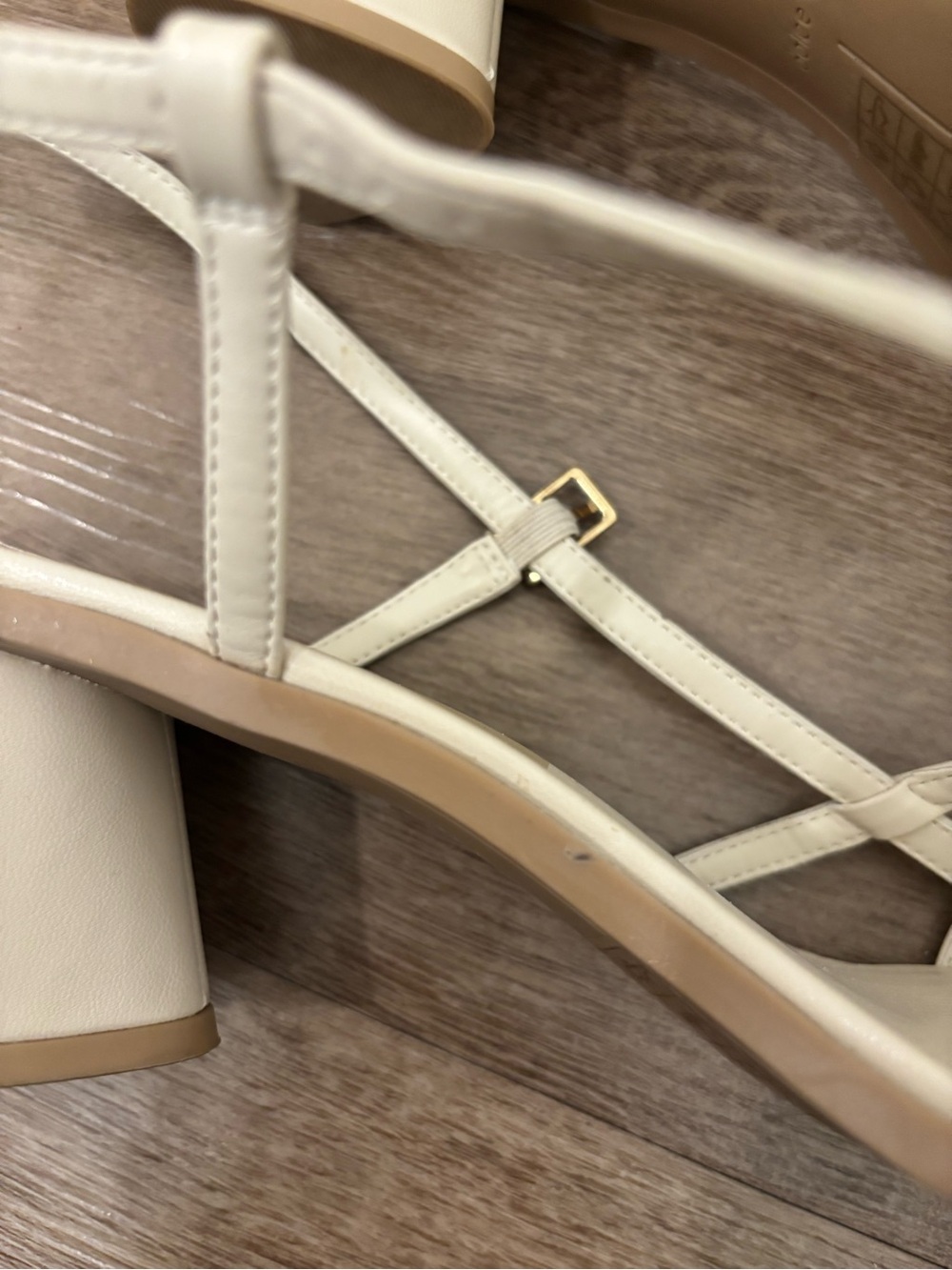 Dolce Vita Britt Sandal - Picture 4 of 7